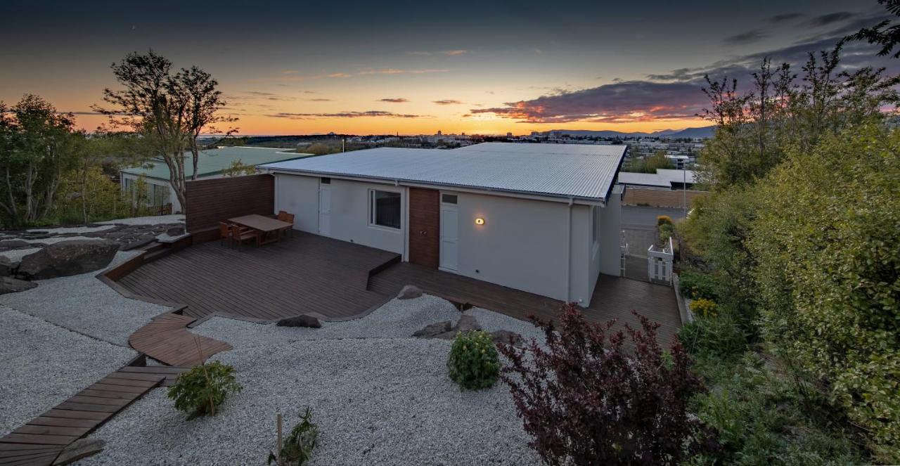 Iceland Sjf Villa, Hot Tub & Outdoor Sauna Amazing Mountains And City View Over Reykjavík Exterior photo