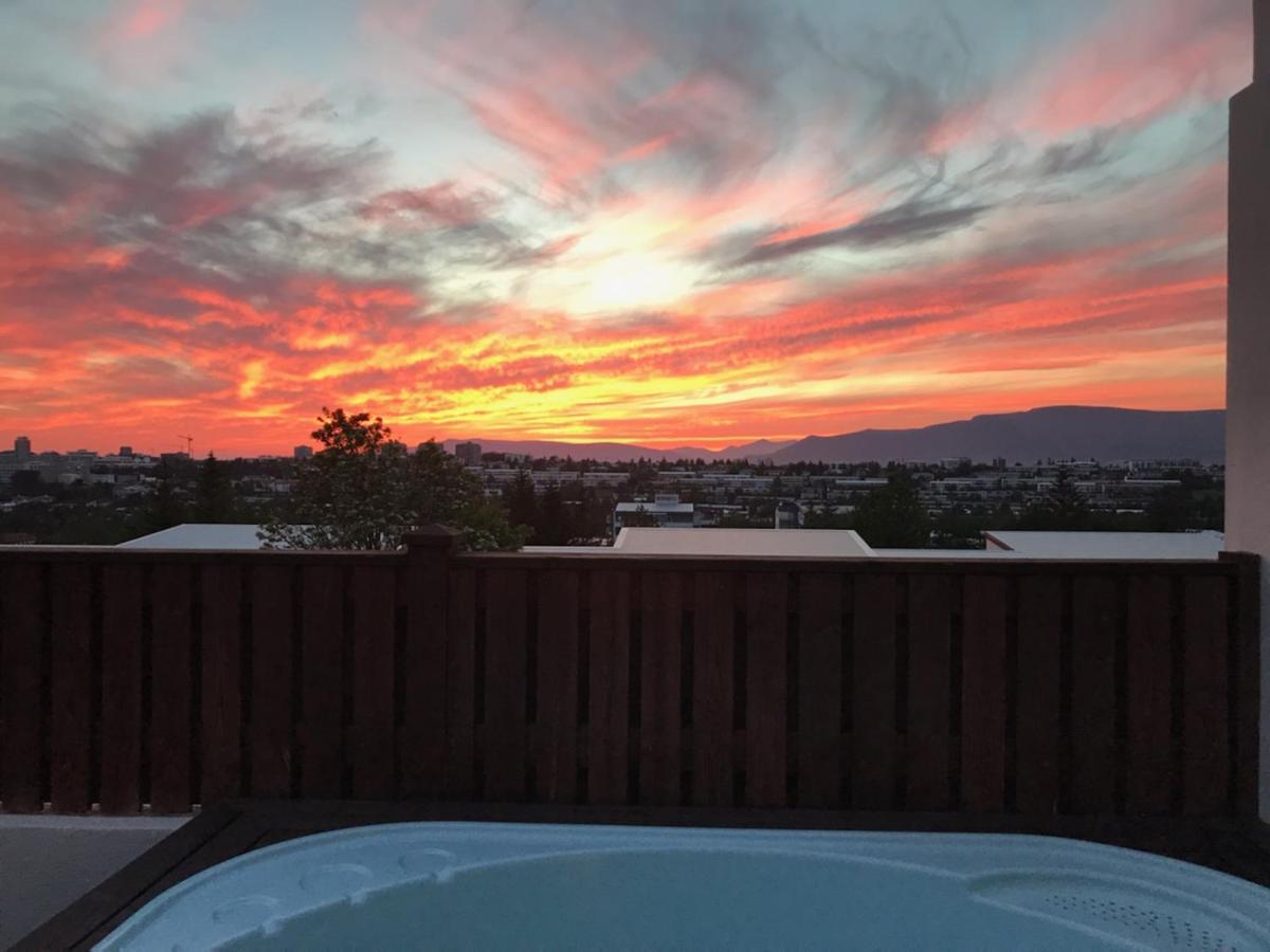 Iceland Sjf Villa, Hot Tub & Outdoor Sauna Amazing Mountains And City View Over Reykjavík Exterior photo