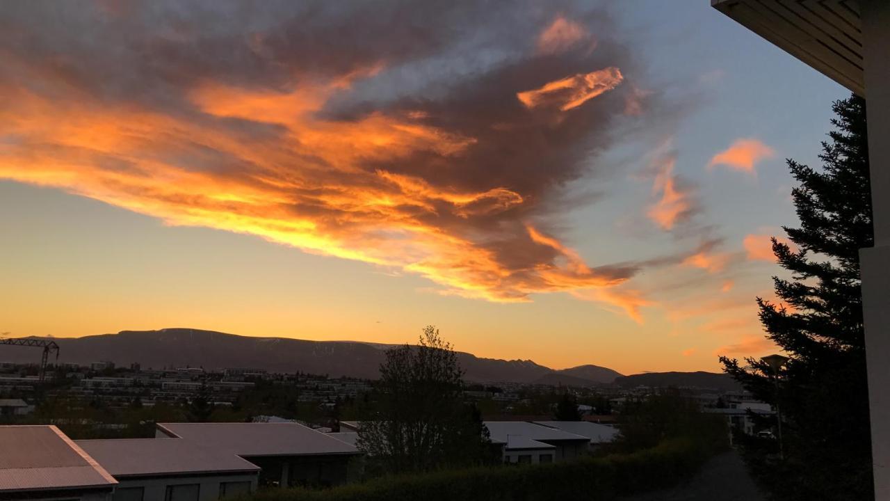 Iceland Sjf Villa, Hot Tub & Outdoor Sauna Amazing Mountains And City View Over Reykjavík Exterior photo